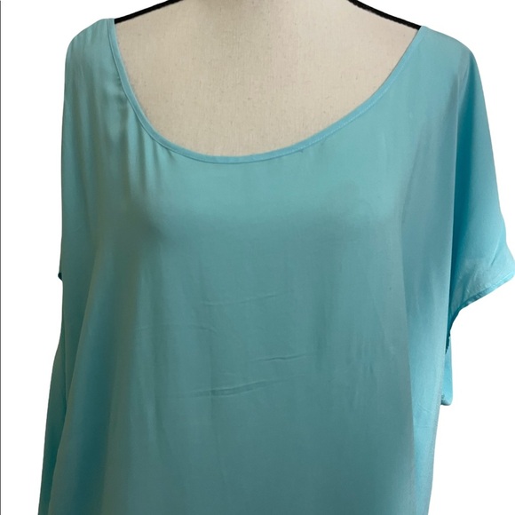 Torrid Womens light blue sleeveless cutout back pattern size 3X plus blouse - Picture 2 of 11